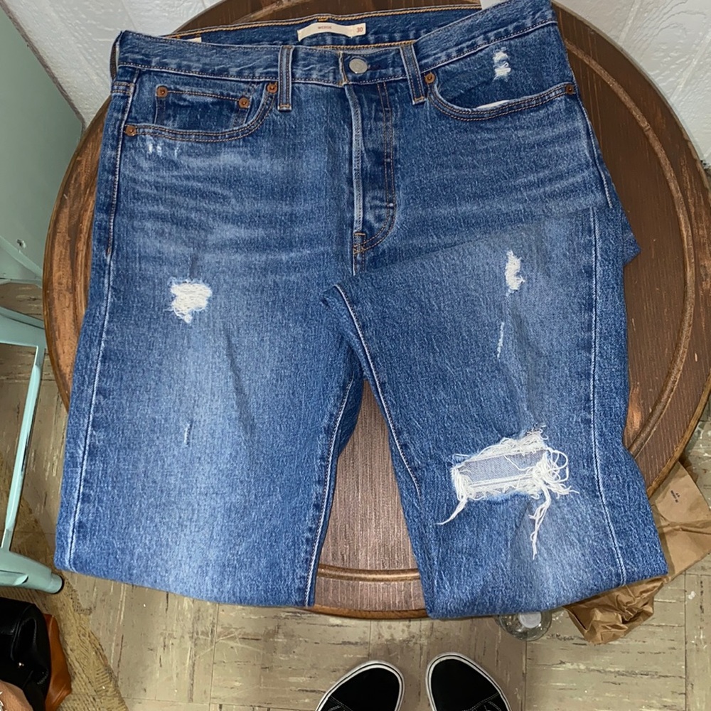 High Rise Blue Levi Ripped Knee Mom Jeans